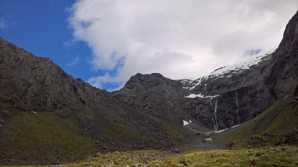 Darren Mountain Waterfalls